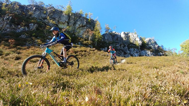 Bayerwald Bike bietet ein Camp für Fortgeschrittene E-Mountainbiker im Arberland. Voraussetzungen: Etwas Erfahrung im Mountainbiken und eine gewisse Grundkondition.