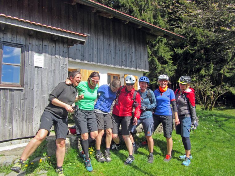 Spaß auf dem Trail – so lautet das Motto des Fahrtechnik- und Tourenwochenendes von Bayerwald-Bike exklusiv für Mädels.